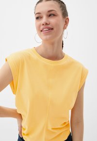 QS MIT RAFFUNG - T-shirt z nadrukiem