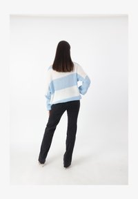 Niet geselecteerd, hellblau
