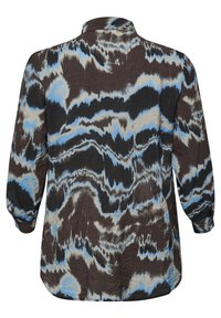 Langærmet skjorte med krave, prydet med et bølgende abstrakt mønster i sort, blå og creme. Tekstureret stof med en afslappet pasform.