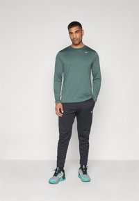 Nike Performance TEE RESET - Langærmet T-shirt - vintage green/matte silver