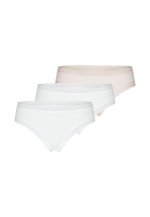 Drei Damen-Slips mit Spitzenbesatz, niedrig geschnitten, in Beige und Weiß, fächerförmig auf weißem Hintergrund angeordnet.