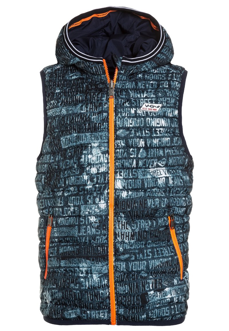 Vadderad väst med huva. Mörkblått tyg med kontrasterande ljusa mönster och orange dragkedjor. Två sidofickor och logodetalj på bröstet.