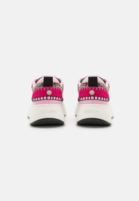 Steve Madden DOUBLETAKE - Tenisice - pink/black