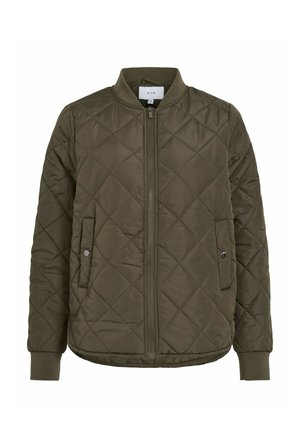 Pikowana kurtka typu bomber w oliwkowej zieleni, z przednim zamkiem błyskawicznym, bocznymi kieszeniami, ściągaczami na rękawach i gładką teksturą.