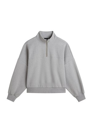 Sweat-shirt gris clair à enfiler avec une fermeture éclair quart, col montant, épaules tombantes et poignets et bas côtelés.