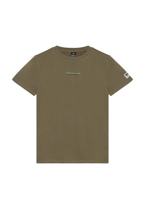 Olivgrünes T-Shirt mit kurzen Ärmeln aus weichem Stoff, mit einem kleinen weißen Logodruck auf der Brust und einem Etikett am Ärmel.