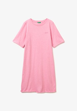 Roze korte mouwen casual jurk met ronde halslijn en klein "United Colors of Benetton" logo op de borst, weergegeven op een witte achtergrond.