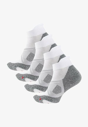 Chaussettes de cheville grises et blanches dans un paquet de cinq. Comprennent un talon et un orteil renforcés, un poignet côtelé et des motifs texturés sur les côtés.