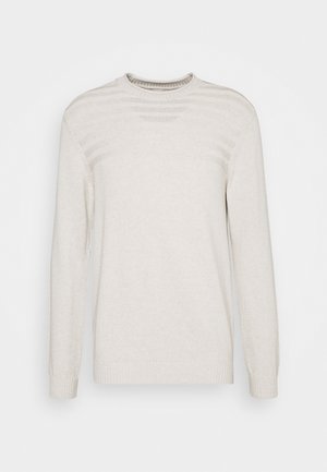 Vaaleanbeige neulepaita, jossa pitkät hihat, pyöreä pääntie, tekstuurilliset raidat rinnassa sekä resorireunukset hihansuissa ja helmassa. Pehmeä neulottu kangas.