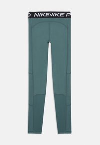 Grønn full-lengde treningslegger med svart midjebånd som har "NIKE PRO" merkevare i hvit skrift.