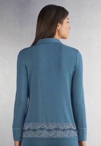 Intimissimi PRETTY FLOWER - Pyjamasöverdel - blau j lapis blue
