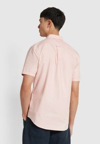 Farah BREWER SHORT SLEEVE SLIM FIT OXFORD SHIRT - Overhemd - powder pink