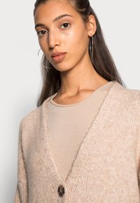 Object WILMA CARDIGAN - Casaco de malha - humus