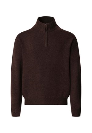 Bruine pullovertrui met een hoge kraag en een rits van een kwartlengte. Gebreide textuur met geribde manchetten en de onderrand. Eenvoudig ontwerp, zonder patronen.