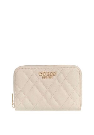 Portefeuille beige matelassé avec logo doré "GUESS EST 1981" et fermeture éclair sur le côté gauche.