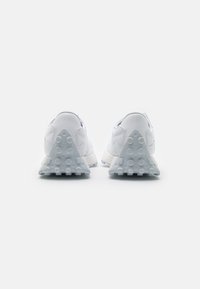 New Balance 327 UNISEX - Tenisice - white
