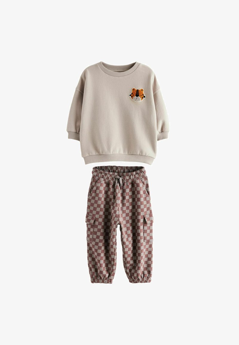 Next REGULAR FIT - AND CHECKERBOARD JOGGER SET - Tracksuit - grey