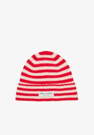 Bonnet rayé rouge et blanc en matière tricotée douce, avec un revers et une étiquette "Marc O'Polo" à l'avant.