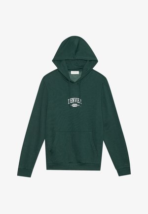 Ciemnozielona bluza z kapturem w stylu kangurka, z przednią kieszenią, z białą grafiką "DENVER USA 96" na piersi, wykonana z miękkiego materiału bawełnianego.