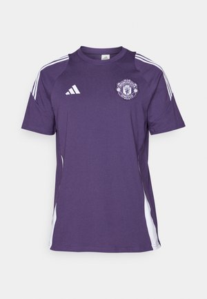 Paarse sporttrui met witte accenten, met korte mouwen, een ronde hals en het Manchester United-logo op de borst. Gemaakt van lichte stof.