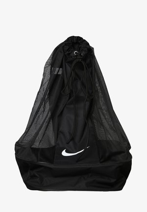 Sac à dos noir avec cordon de serrage, fabriqué en tissu en maille et avec un fond durable, arborant un grand logo Nike blanc. Surface texturée et fermeture à cordon.