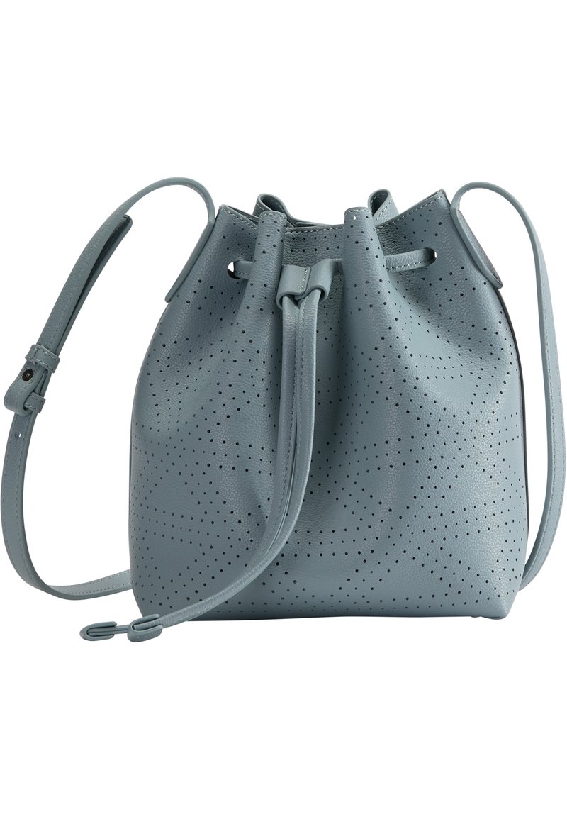 Sac seau en cuir bleu clair avec motif géométrique perforé, bandoulière réglable et fermeture à cordon.