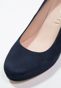 Unisa Lodičky s platformou - dark blue