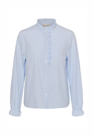 Camicia celeste a maniche lunghe con sottili righe bianche verticali, collo arricciato, chiusura frontale con bottoni e polsini raccolti per una vestibilità comoda.