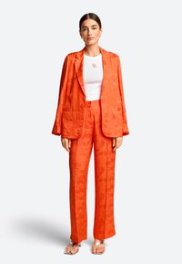 Rich & Royal MIT JACQUARDMUSTERUNG - Trousers - cherry tomato