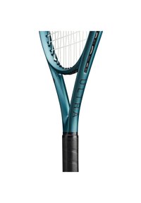 Türkisfarbener Tennisschläger mit griffigem, schwarzem Griff, offenem Saitenmuster und dem Wort "ULTRA", das deutlich am Rahmen dargestellt ist.