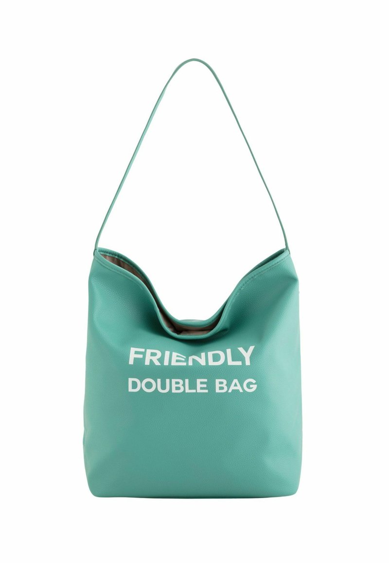 En teal, texturerad dubbelväska med en bred öppning och en axelrem, med "FRIENDLY DOUBLE BAG" tryckt i vitt.