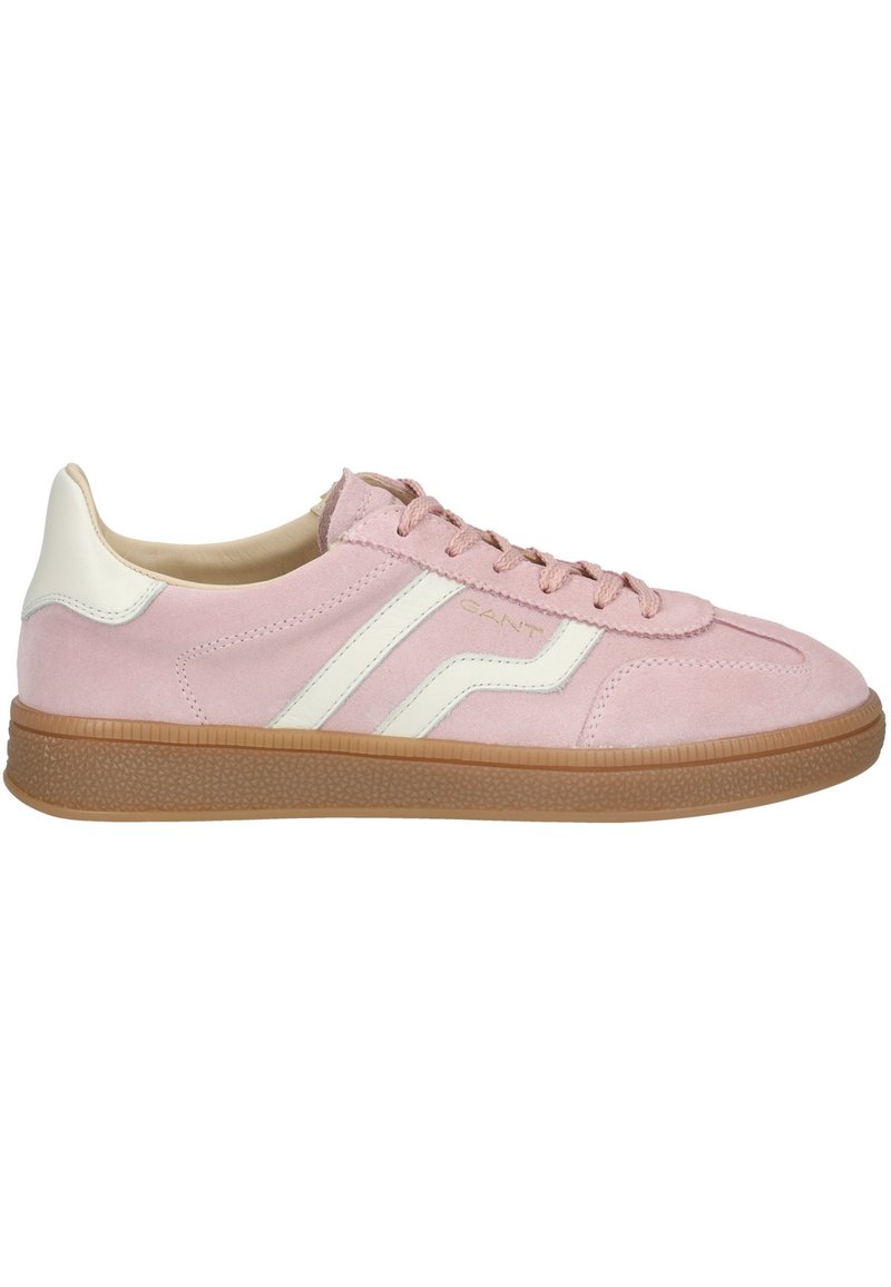 Rosa Wildledersneaker mit weißen Akzenten, klassischem Schnürdesign und Gummisohle, geprägtem Logo und strukturierten Panels.