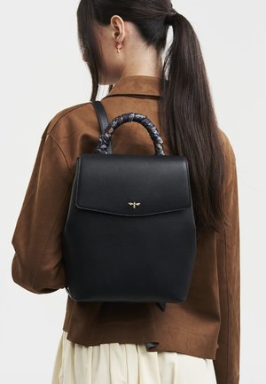 FABLE ENGLAND, BLACK BACKPACK SMALL - Batoh - black