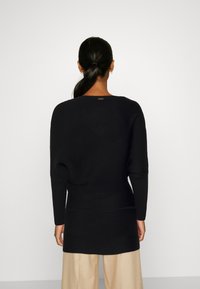 MARCIANO BY GUESS Sweter