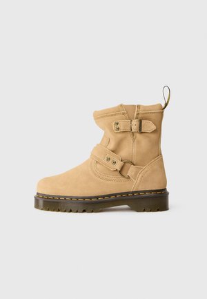 Dr. Martens, Boots à talons - tan