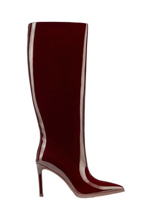 Glänzender kniehoher Stiefel in Burgunderrot mit spitz zulaufender Spitze und schlankem, hohem Absatz, mit glattem, elegantem Finish.