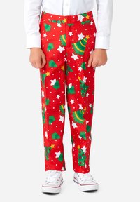 Pantaloni festivi rossi con alberi di Natale verdi, stelle bianche e pois. Realizzati in un tessuto liscio e leggero con chiusura a bottone.