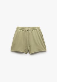 Pantaloni corti verde chiaro realizzati in tessuto testurizzato; vita elasticizzata con cordoncino; presenta tasche laterali e una vestibilità comoda.