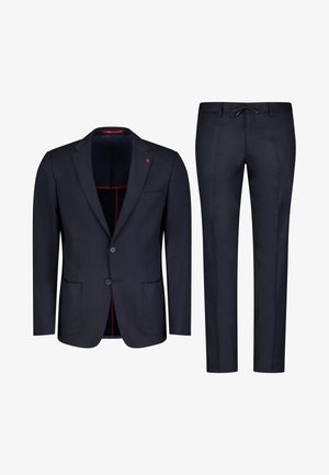 Marineblaues Anzugset mit einem einreihigen Blazer und passenden Hosen. Die Jacke hat doppelte Knöpfe, Seitentaschen und ein rotes Innenfutter.