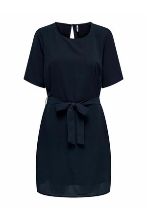 Vestido negro de manga corta con escote redondo, cinturón de lazo en la cintura y cierre con botón y abertura en la parte trasera.