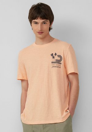 MIT FRONT UND FLAMM STRUKTUR - T-Shirt print - papaya