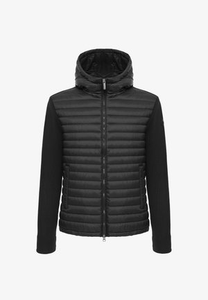 Must must tikandiga jope, millel on polsterdatud eesmine osa ja kapuuts, kootud varrukad, kaks esimest taskut ning täispikk lukuga sulg.