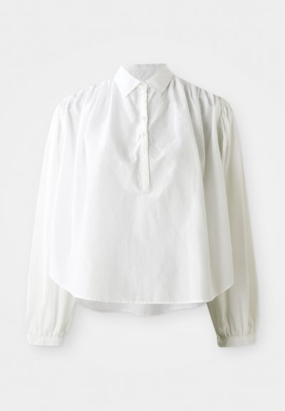 Witte blouse met lange mouwen, een kraag, knoopsluiting en gathers op de schouders. Tedere textuur en een losse pasvorm.