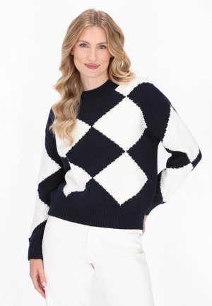 Granatowy sweter z białym wzorem w romby, wykonany z dzianiny, z okrągłym dekoltem i prążkowanym wykończeniem, posiadający długie rękawy i miękką fakturę.