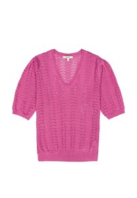 Roze gebreide trui met een V-hals, korte pofmouwen en een opengewerkt patroon. Geribbelde zoom en manchetten, lichtgewicht textuur.