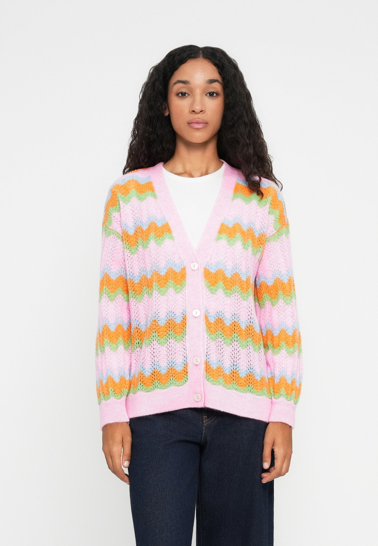ONLLUNA V NECK BUTTON
