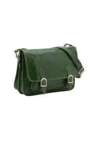 Borsa a tracolla in pelle verniciata verde con patta, hardware dorato e due fibbie decorative. Dotata di una lunga tracolla regolabile e un design strutturato.