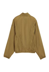 Vista posteriore di una giacca leggera beige a maniche lunghe con colletto alto e polsini ed orlo elasticizzati.