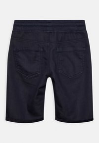 Tmavě modré denimové kraťasy s hladkou текстurou, vybavené pohodlným elastickým pasem a dvěma zadními kapsami.