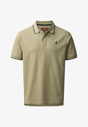 Khakifarbene Polo-Shirt mit gerippter Textur und marineblauen Kragen- und Ärmelakzenten; verfügt über ein kleines gesticktes Logo auf der linken Brust.